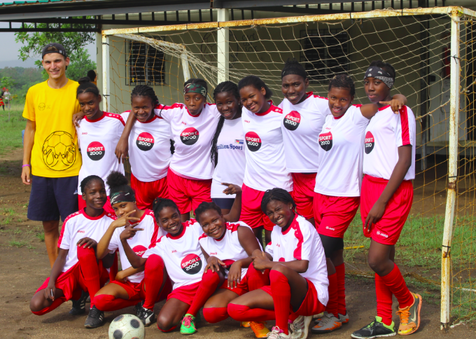 TuS unterstützt ein Sozial-Projekt in der Dominikanischen Republik - Trikospende für Mädchenfußball