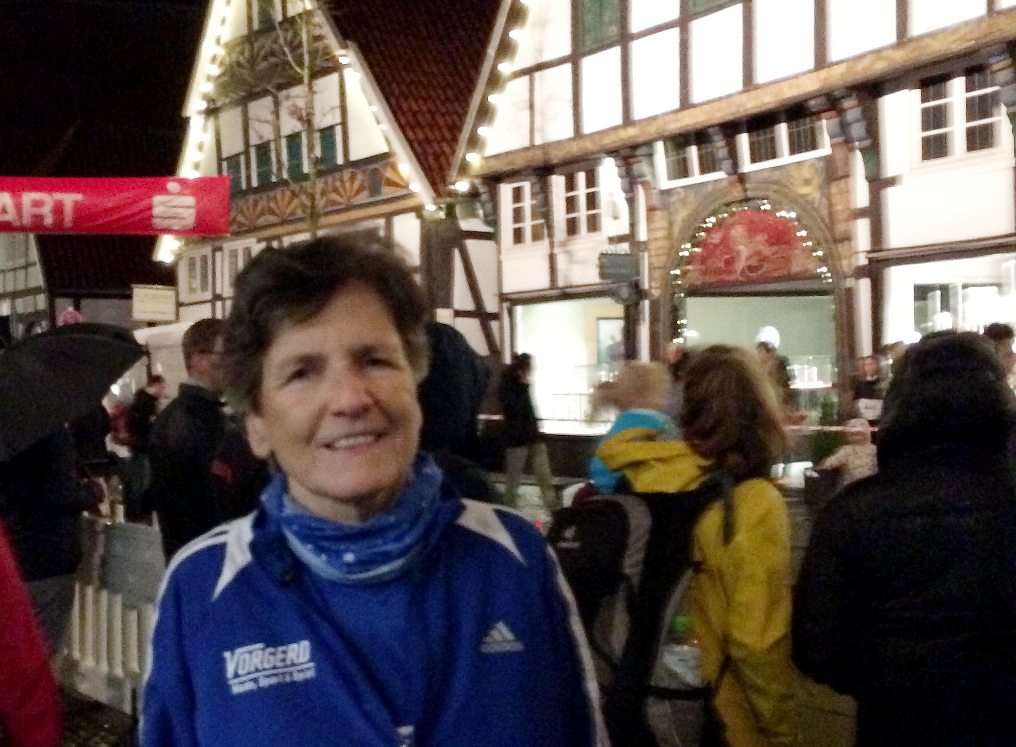 Barbara Laubrock beim Christkindllauf in Wiedenbrück - ein 10 km-Lauf mit besonderem Ambiente